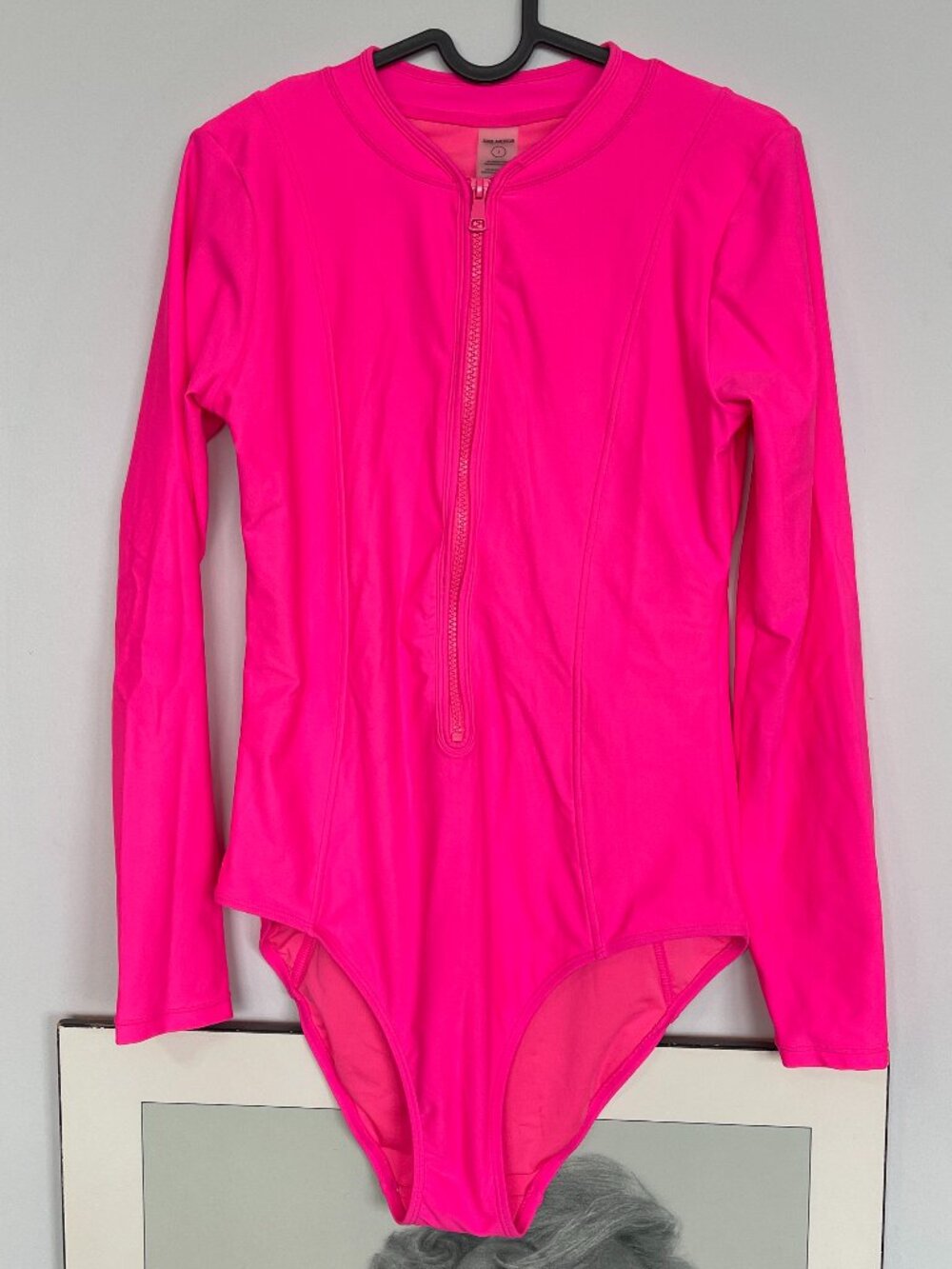 GOOD AMERICAN ZIP UP LONG SLEEVED BATHING SUIT IN HOT PINK SIZE 3 (LARGE)
